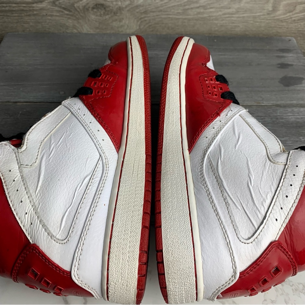 Boys/Girls/Youth Air Jordan 1 Mid Athletic leather Shoes Red White size 4Y - Picture 9 of 10